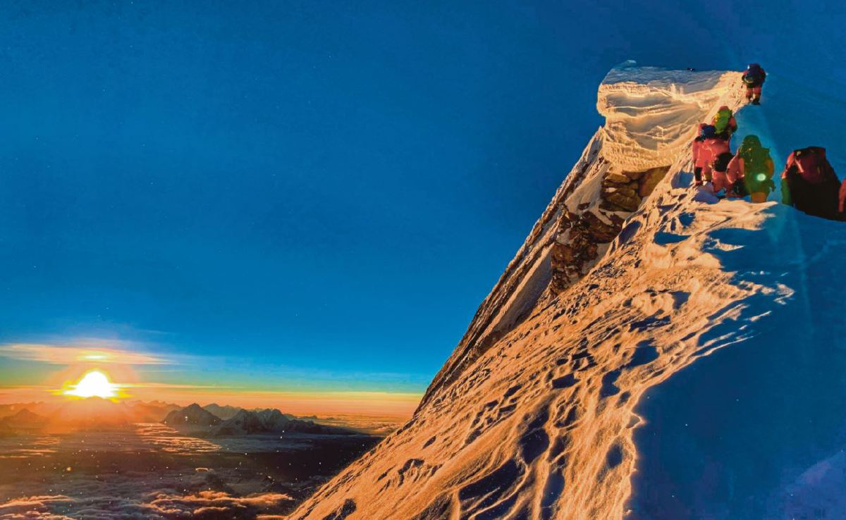 Gambar fail, Gunung Everest. FOTO AFP.