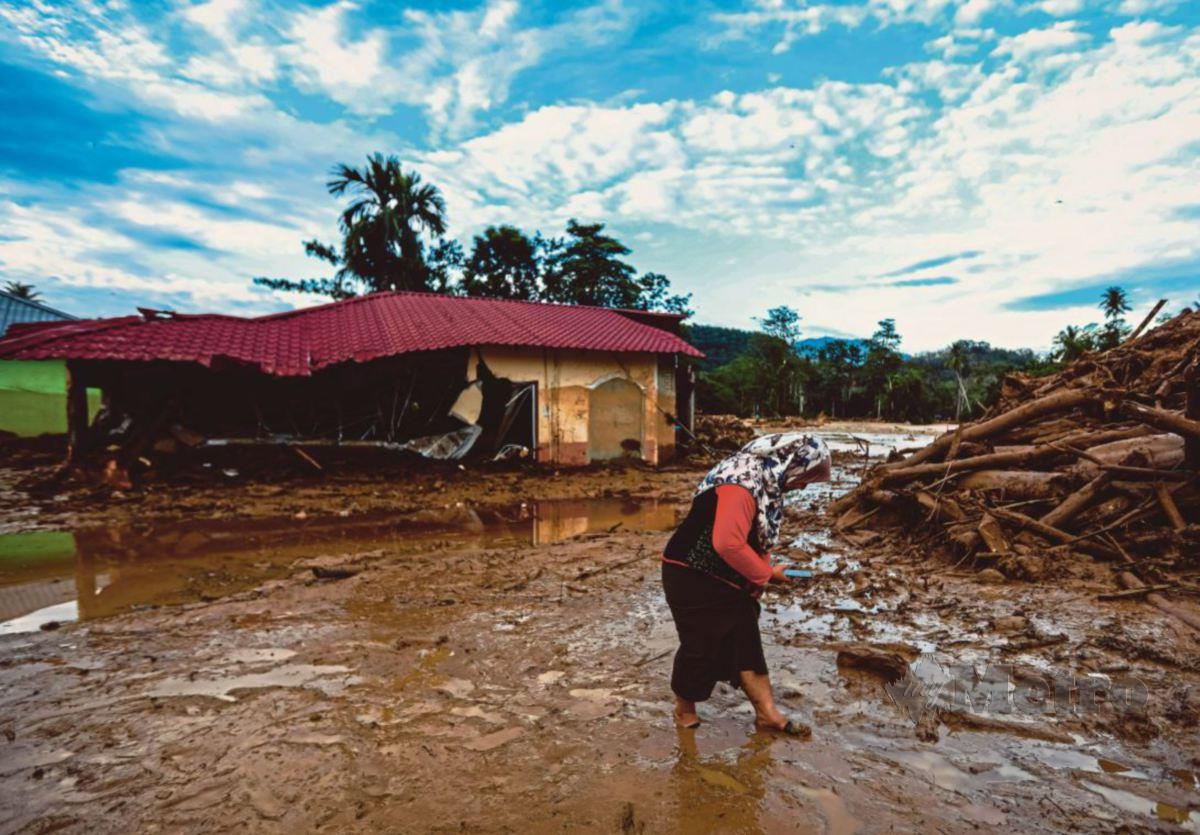 KEADAAN rumah yang terjejas selepas banjir lumpur di Kampung Iboi, Julai lalu. FOTO Luqman Hakim Zubir.