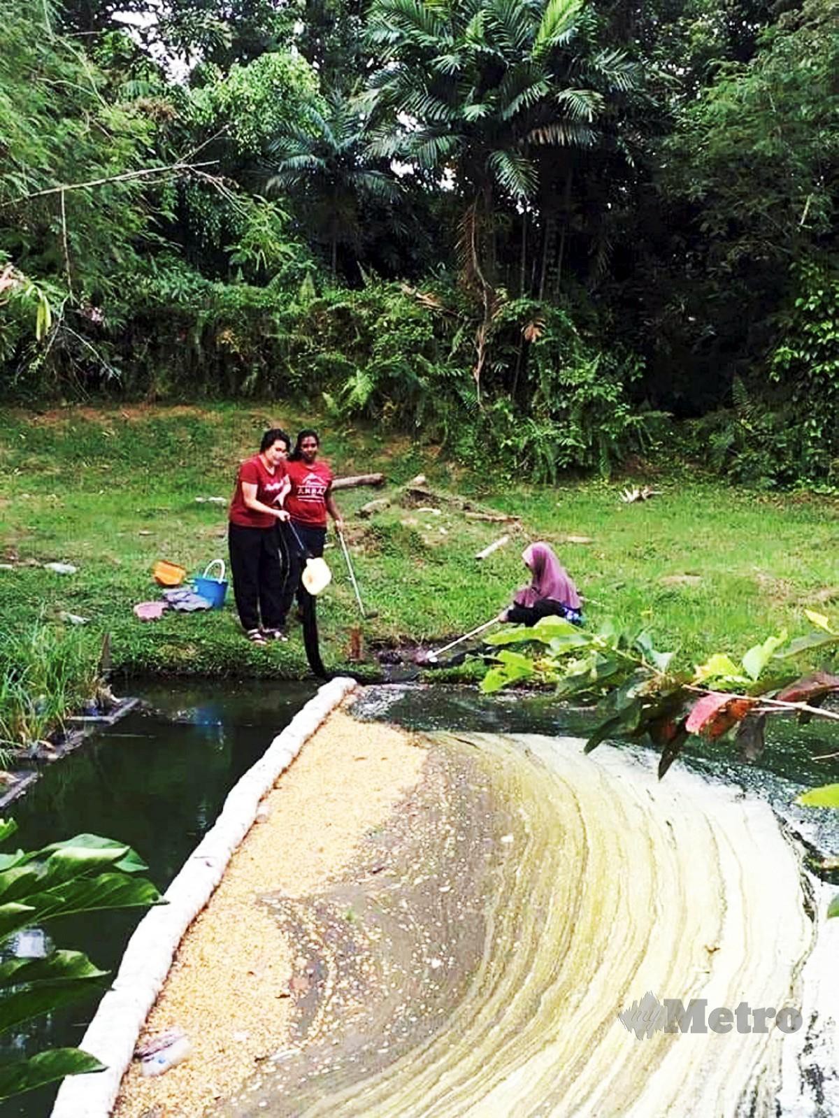 INISIATIF dilakukan komuniti untuk memulihkan sungai tercemar.