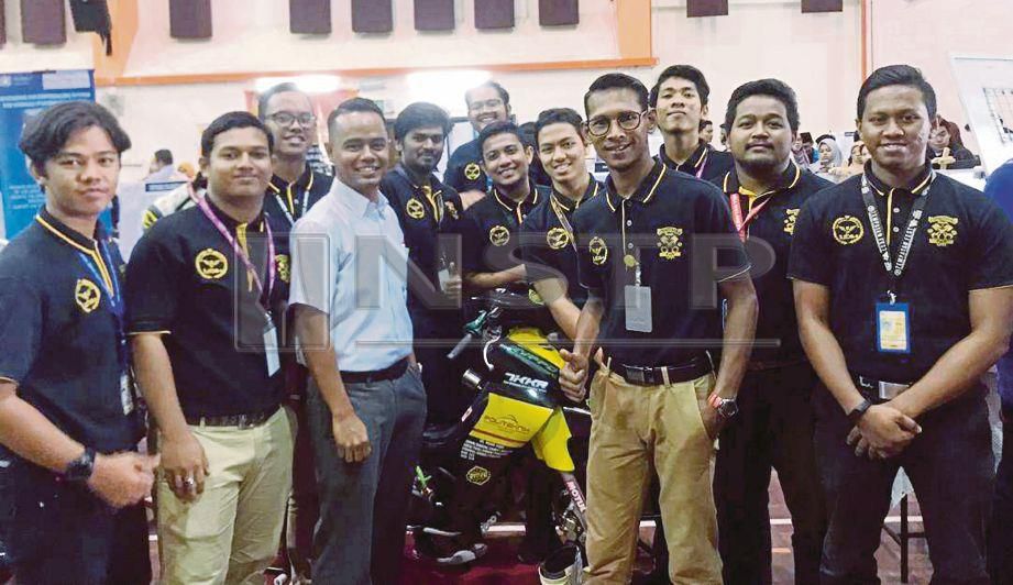 11 penuntut Politeknik Port Dickson keluar duit poket sendiri cipta motosikal cub prix.