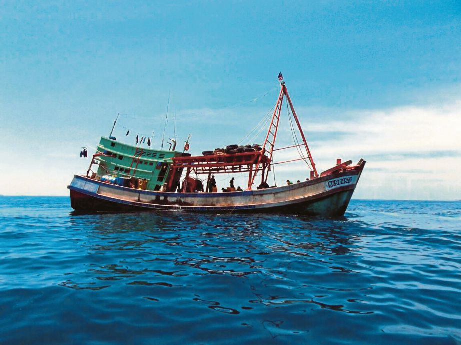 BOT nelayan Vietnam yang ditahan di kedudukan 26 batu nautika Tenggara Tanjung Sedili, Kota Tinggi. 