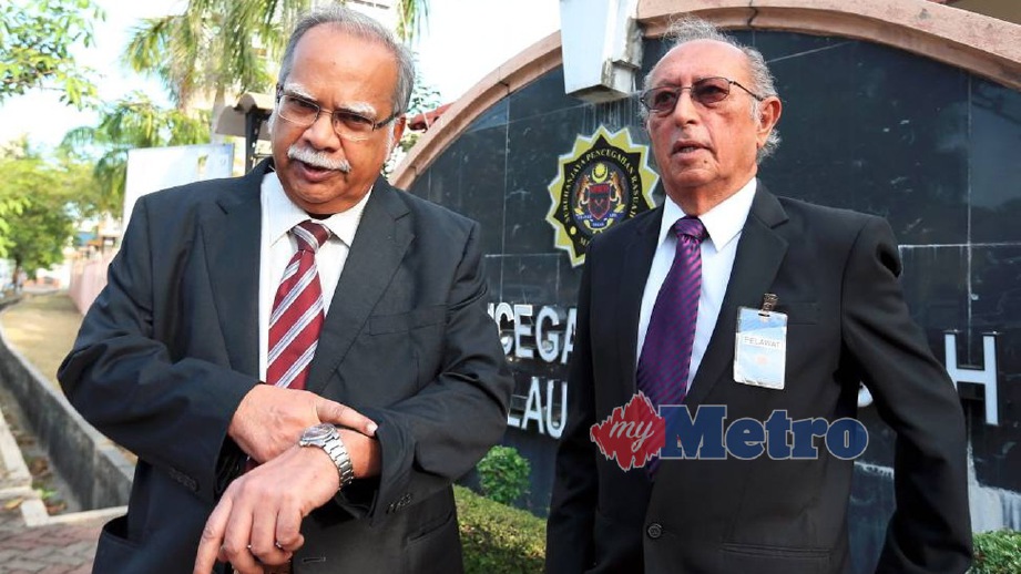 P Ramasamy (kiri) hadir ke Pejabat SPRM di Jalan Sultan Ahmad Shah untuk memberi keterangan. FOTO Mikail Ong
