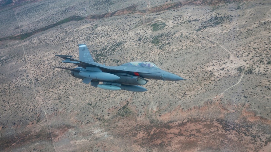 JET pejuang F-16 sebelum mendarat di pangkalan Tentera Udara Holloman di New Mexico pada 2019. FOTO Tentera Udara Amerika Syarikat
