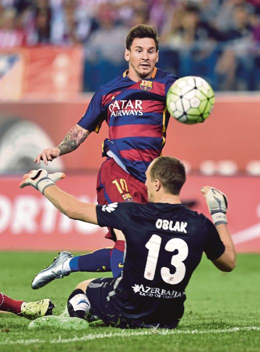 MESSI tewaskan Oblak untuk gol kemenangan Barca.