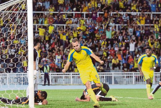  VOLAS meraikan jaringannya pada aksi menentang Terengganu FC II. 