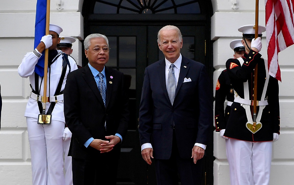 ISMAIL Sabri bersama Presiden AS Joe Biden ketika pertemuan di Rumah Putih pada Khamis. FOTO Bernama.