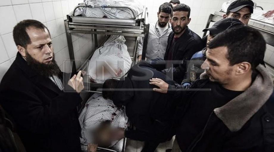 JENAZAH mangsa yang terkorban termasuk Nourreddin dibawa ke rumah mayat. - Daily Mail