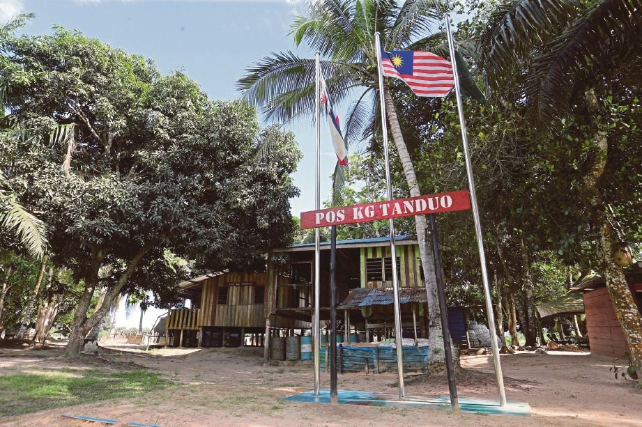    Kampung Tanduo dijadikan pos kawalan tentera ketika tinjauan selepas lima tahun pencerobohan pengganas Sulu. 