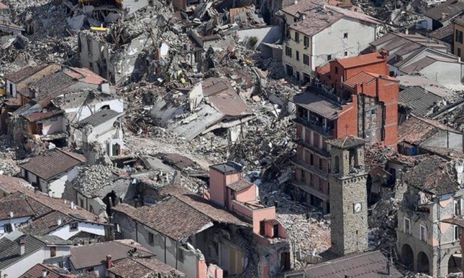GAMBAR fail menunjukkan pemandangan dari udara di Amatrice selepas dilanda gempa bumi, Ogos lalu.