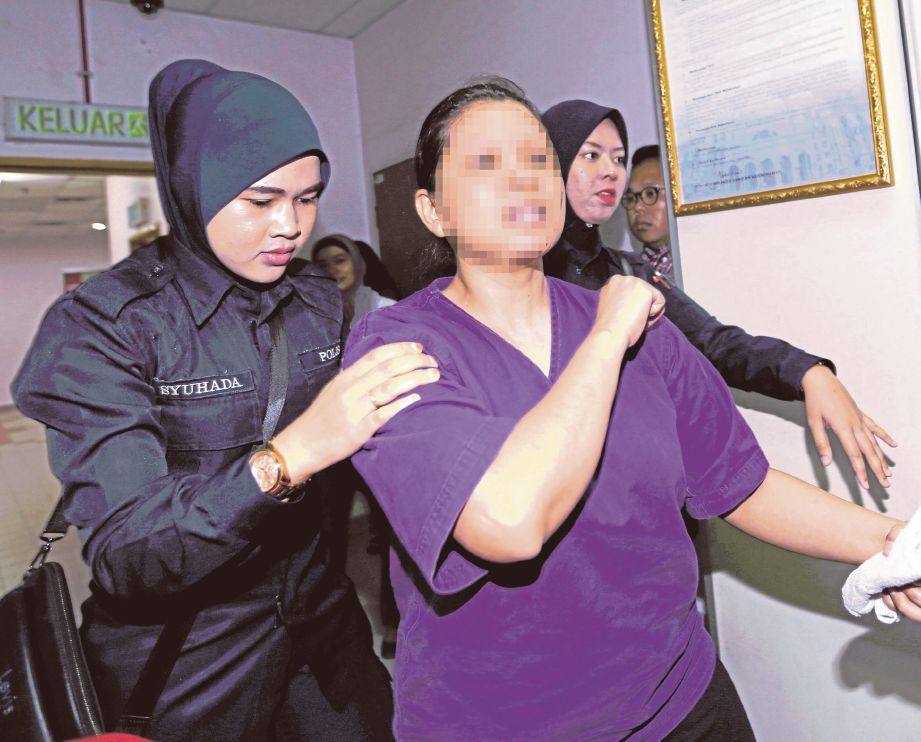   Teman wanita suspek dibawa ke Mahkamah Khas Reman, Johor Bahru. 