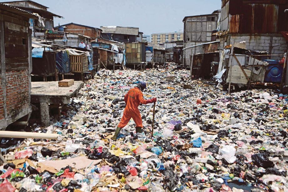 Pamer Gambar Penduduk Buang Sampah