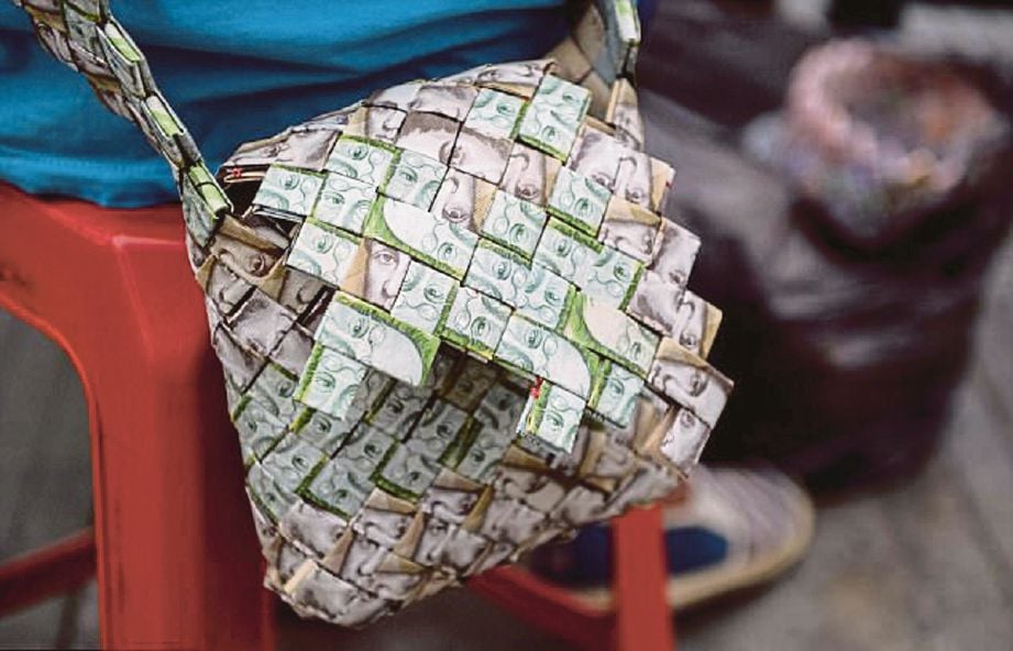  BEG diperbuat daripada ratusan keping wang kertas Venezuela - AFP