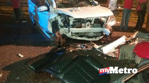 Keadaan MPV Nissan Grand Livina yang terbabit dalam kemalangan. FOTO ihsan pembaca