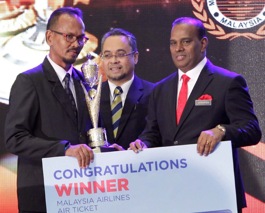 JURULATIH kepada pelari pecut negara, Mohd Poad Md Kassim dinobatkan sebagai Jurulatih Lelaki Kebangsaan pada Majlis Anugerah Sukan Negara 2017 di Hotel Hilton, Kuala Lumpur. - Foto Aizuddin Saad