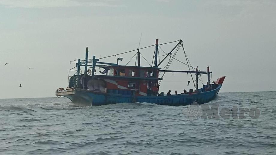 ANTARA bot nelayan yang ditahan. FOTO ihsan APMM