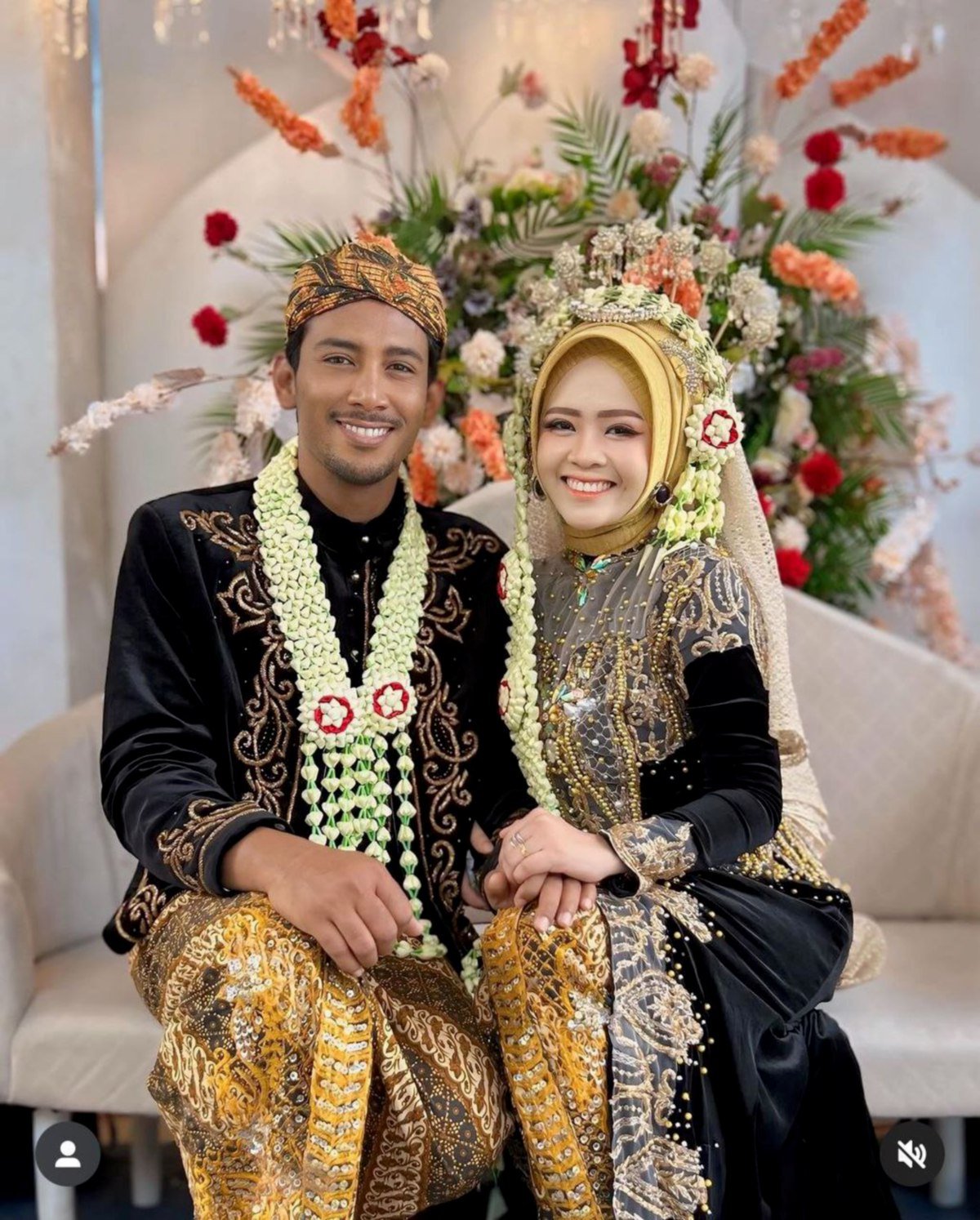 FENDY dan Ayu mengenakan pakaian pengantin Jawa. FOTO ihsan Fendy