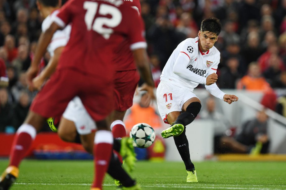 JARINGAN penyamaan Correa kecewakan Reds di Anfield. -FOTO/ AFP  