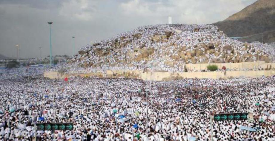 JUTAAN umat Islam wukuf di Padang Arafah ketika menunaikan ibadat haji.