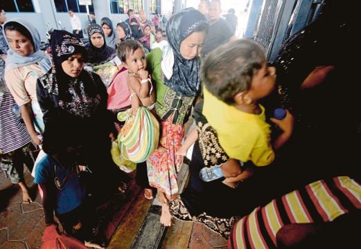 SEBAHAGIAN daripada 1,000 warga Bangladesh dan Myanmar yang diselamatkan.