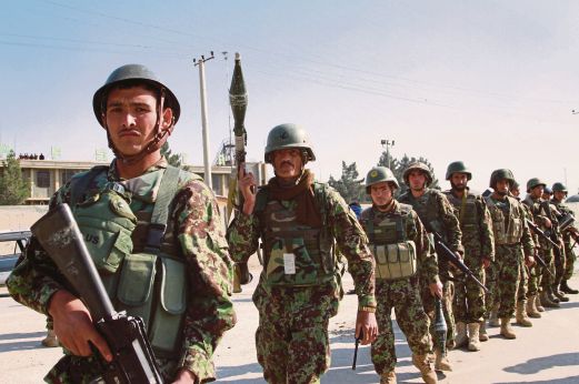 SEKUMPULAN askar Afghanistan berkawal di satu lokasi di Kabul baru-baru ini.