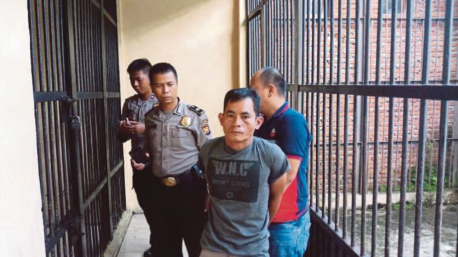 ARI ditangkap polis kerana disyaki membunuh bekas isteri dan dua anak tirinya. FOTO Agensi