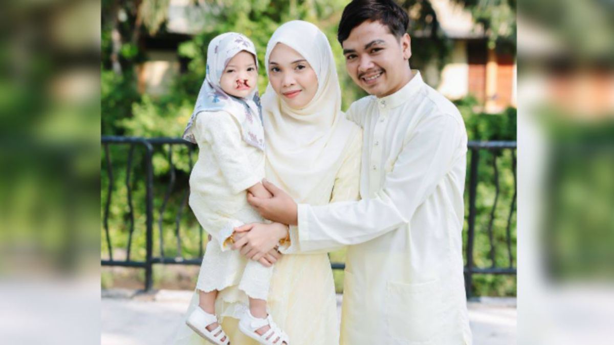 FARHAH Izlin dan suami bersama anak mereka, Nur Safiyyah Suhail. FOTO Ihsan Farhah Izlin Abd Rahman.