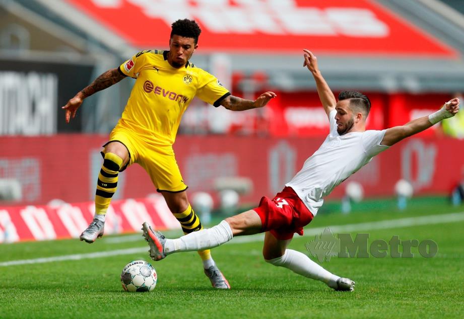 Aksi Jadon Sancho dalam salah satu perlawanan Bundesliga. FOTO AFP 