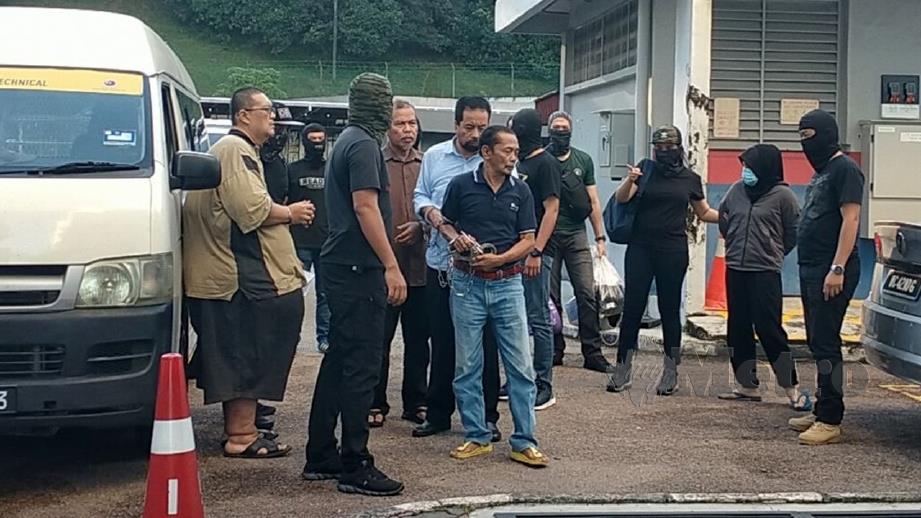 LIMA tertuduh dibawa ke Mahkamah Sesyen Johor Bahru. FOTO Omar Ahmad