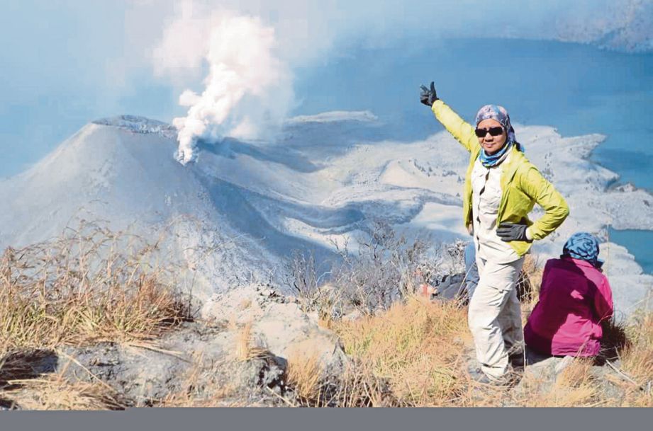NORAINI berada di kawasan gunung berapi Rinjani di Pulau Lombok, Indonesia.