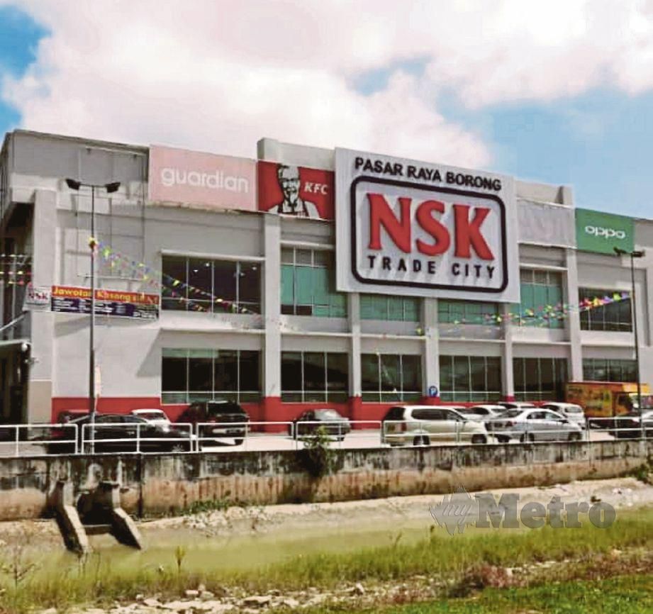 CAWANGAN ketiga NSK Trade City memulakan operasi di daerah Muar.