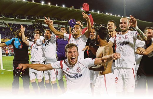 PEMAIN Sevilla meraikan kejayaan ke final Liga Europa.