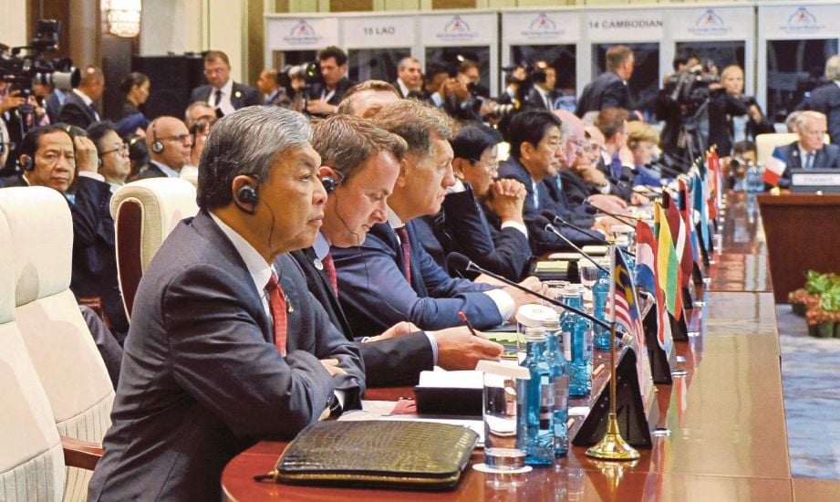   Ahmad Zahid pada sesi pleno pertama ‘Two Decades of Partnership: Taking Stock and Looking Ahead’ di Sidang Kemuncak Mesyuarat Asia-Eropah (ASEM) Ke-11 di Mongolia,  semalam.