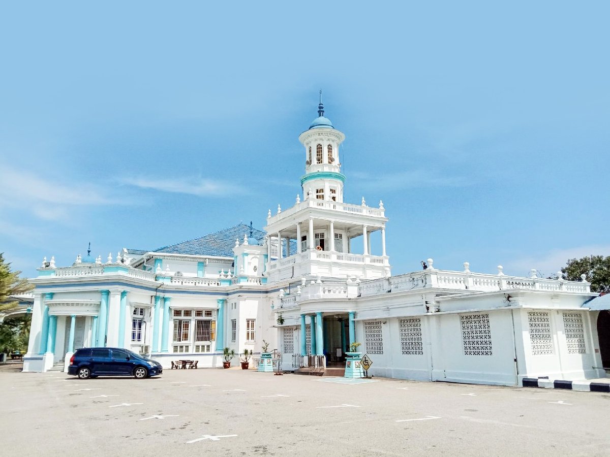 REKAAN Masjid Jamek Sultan Ibrahim hasil gabungan seni reka Islam dan kolonial.