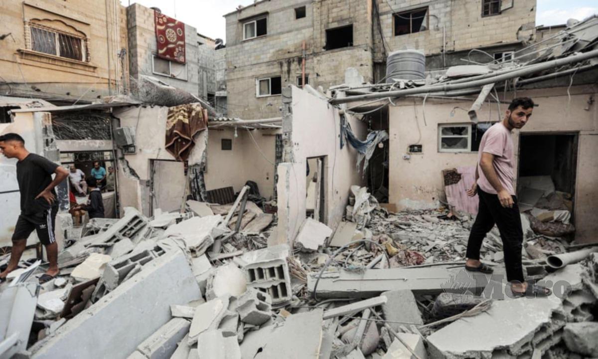 KEADAAN Hospital Al-Shifa yang diceroboh  tentera Israel awal pagi semalam. 