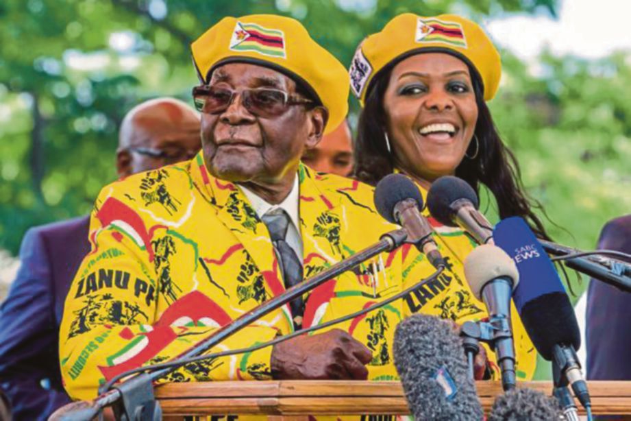 ROBERT Mugabe dan isterinya, Grace.