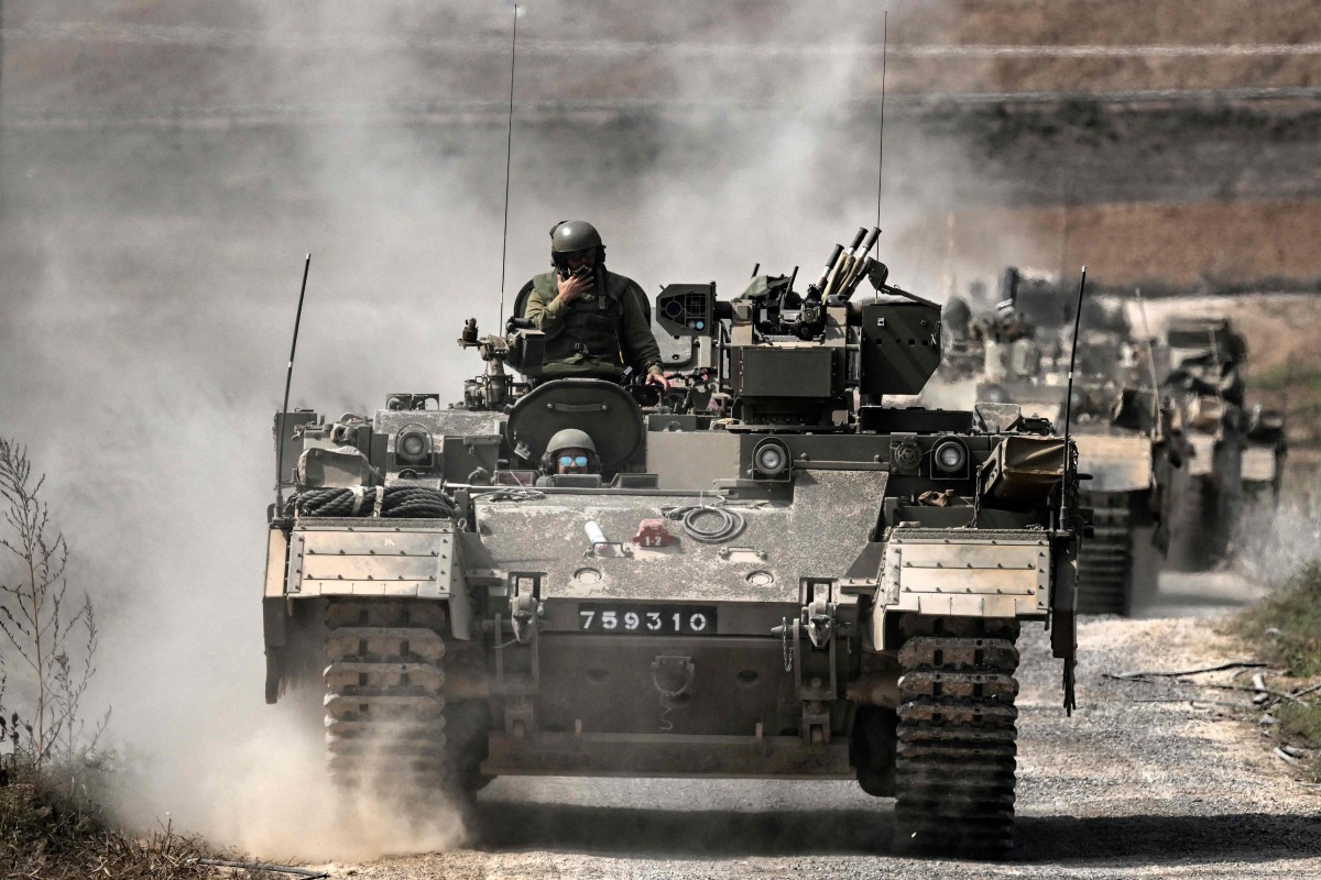 PASUKAN tentera Israel menghampiri sempadan di selatan Gaza. FOTO AFP.