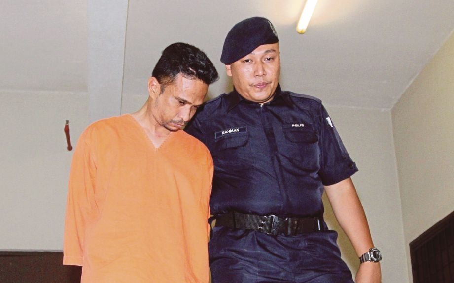 SYED Ahmad Nashrul dibawa ke Mahkamah Majistret Seremban, semalam.