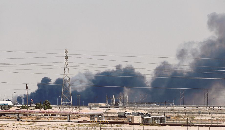 ASAP dilihat berikutan kebakaran di kemudahan Aramco di bandar Abqaiq timur, Arab Saudi. FOTO Reuters