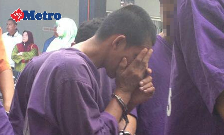 SUSPEK ditahan reman selama empat hari di Mahkamah Kota Bharu tadi. FOTO ihsan pembaca