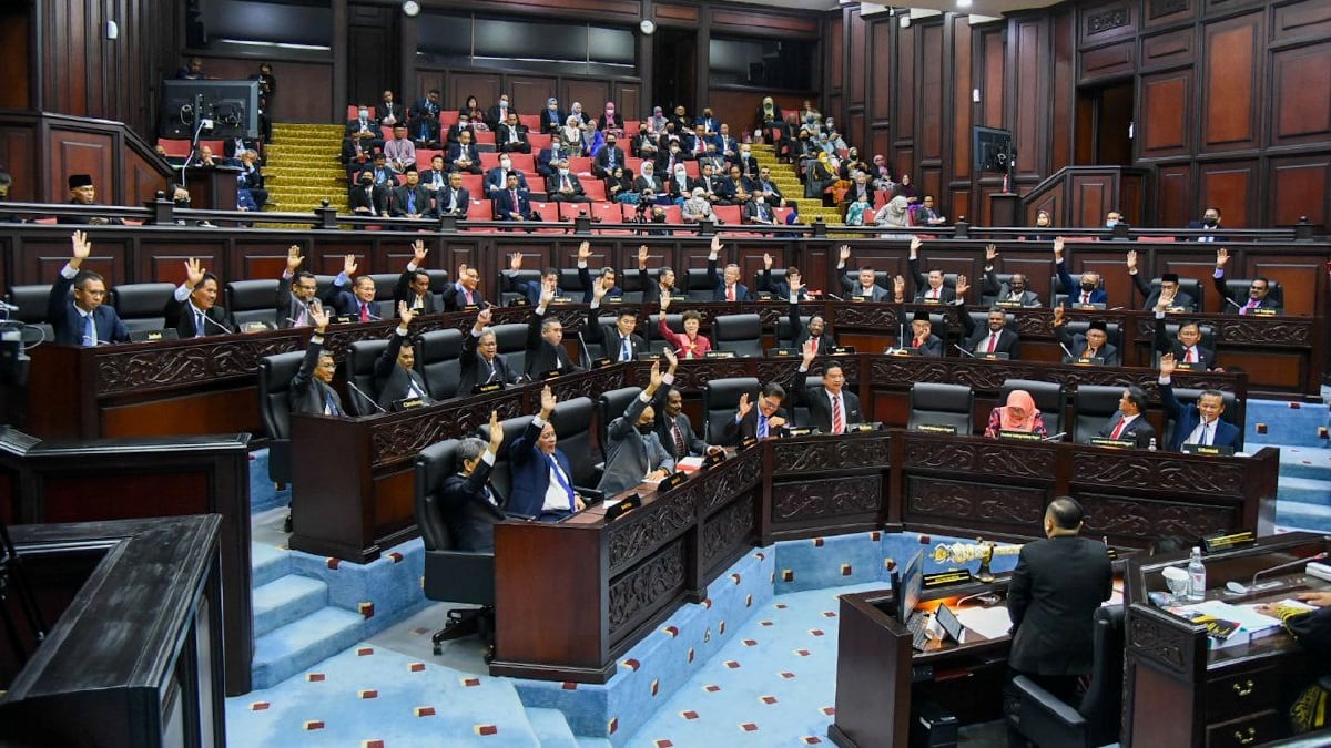 PERSIDANGAN DUN Negeri Sembilan meluluskan Rang Undang-Undang Anti-Lompat Parti. FOTO ihsan Pejabat MB.