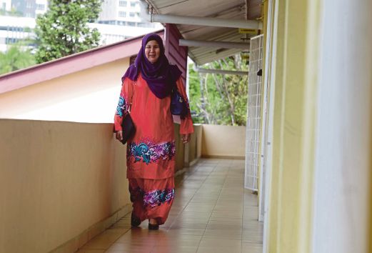 SITI Nur Shuhada mengajar mata pelajaran Bahasa Melayu dan Kesusasteraan Melayu di SMPK Setapak.