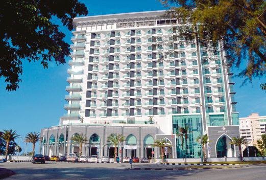 BANGUNAN Adya Hotel Langkawi tersergam indah di pekan Kuah.