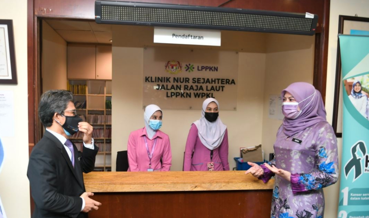 RINA ketika melawat Klinik Nur Sejahtera di Ibu Pejabat LPPKN, Jalan Raja Laut Kuala Lumpur pada 14 Jun lalu. FOTO Bernama.