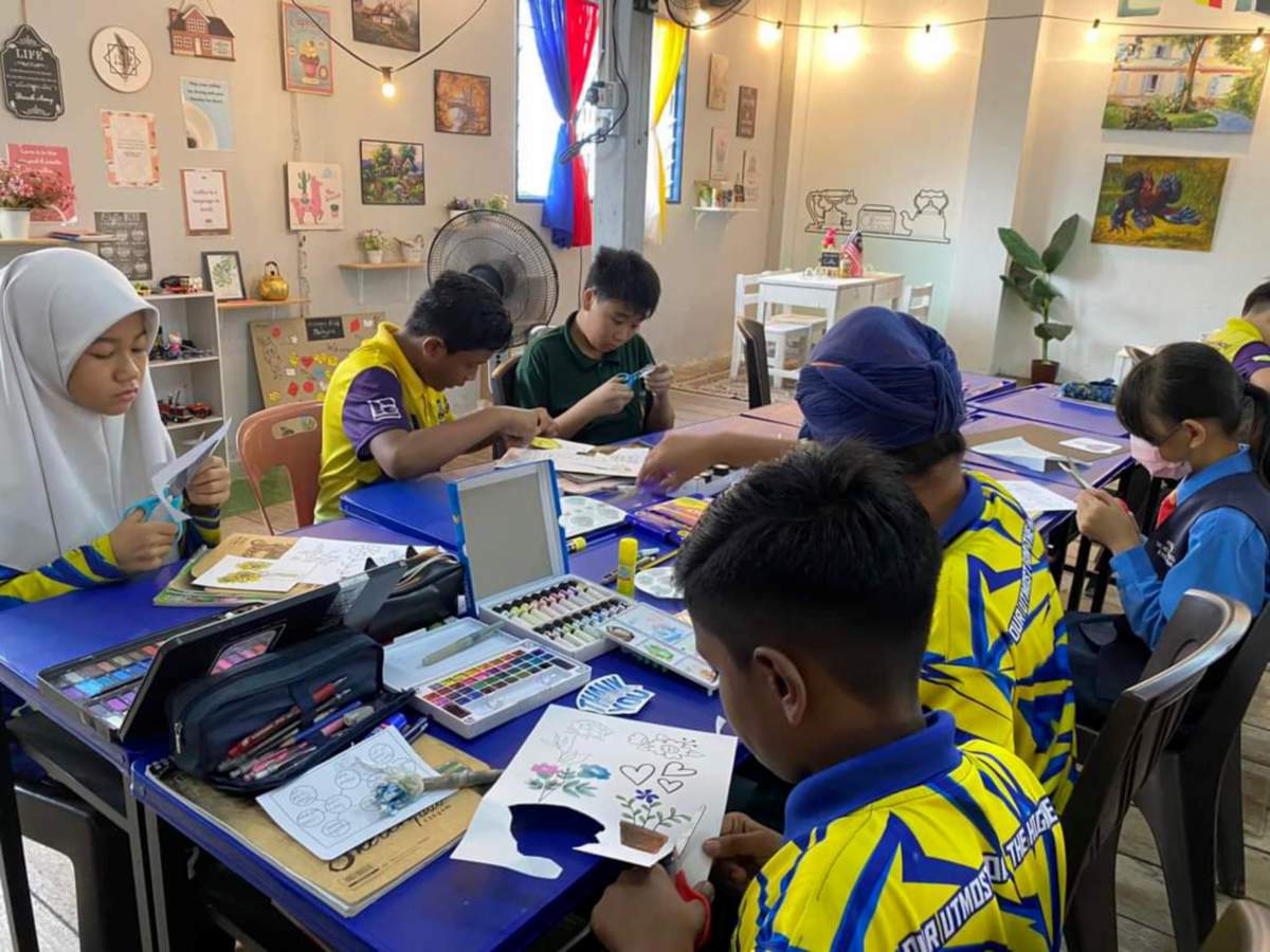 KELAS 3 Marikh dihias menjadi seakan kafe hipster yang selesa dan kondusif untuk pembelajaran murid SK Methodist ACS Kampar. FOTO Ihsan Mohd Irfan Mustaqim.