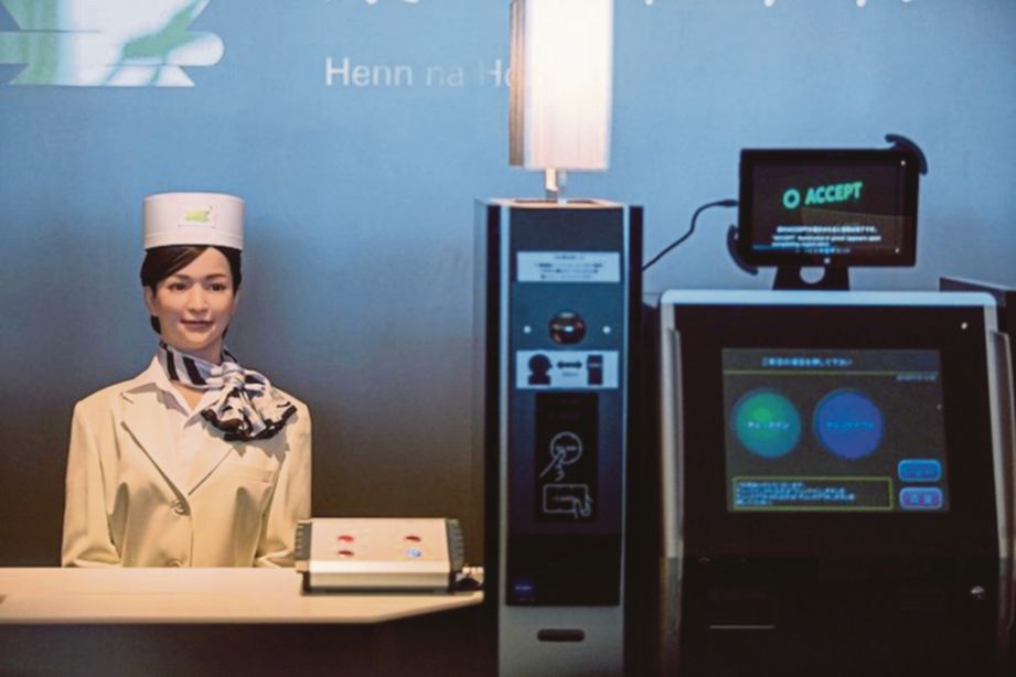 SEBUAH robot penyambut tetamu yang terdapat di Hotel Henn-na di Jepun. 