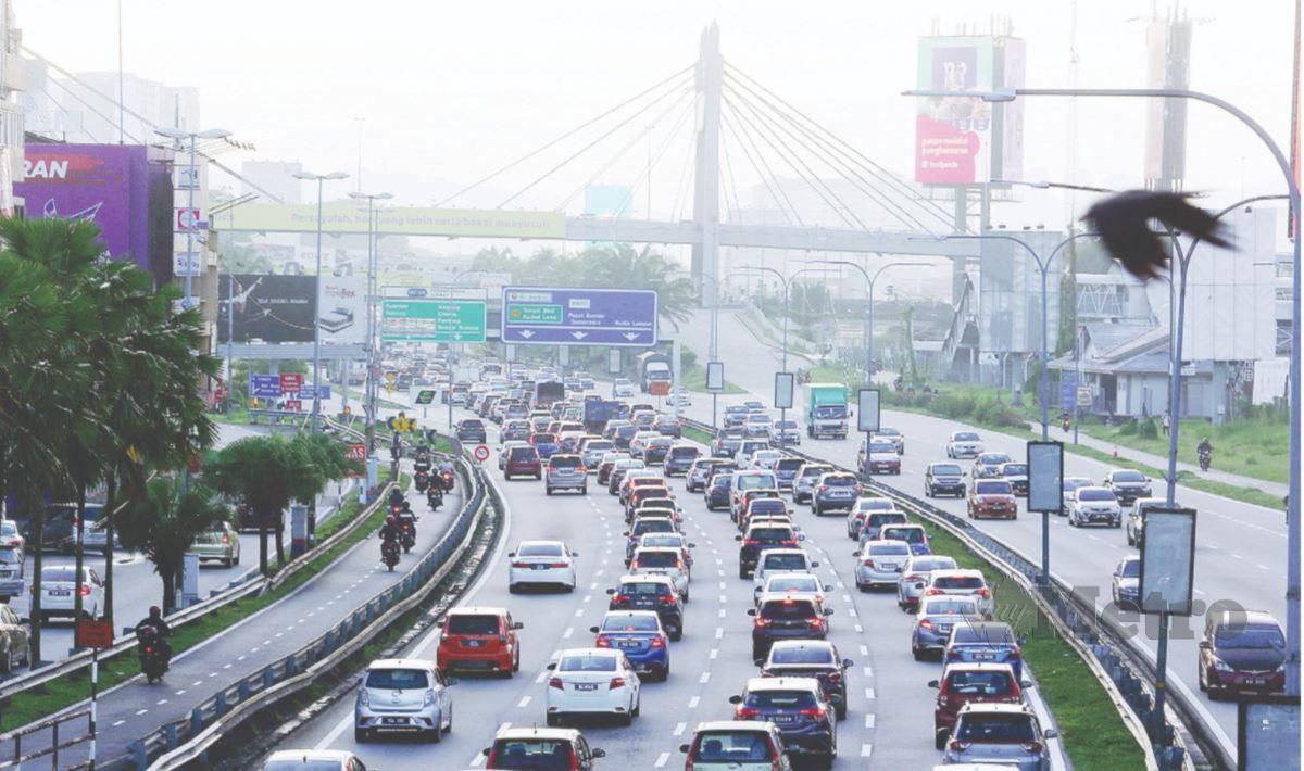 Gambar fail, trafik di Lebuhraya Persekutuan menuju Kuala Lumpur. FOTO NSTP.