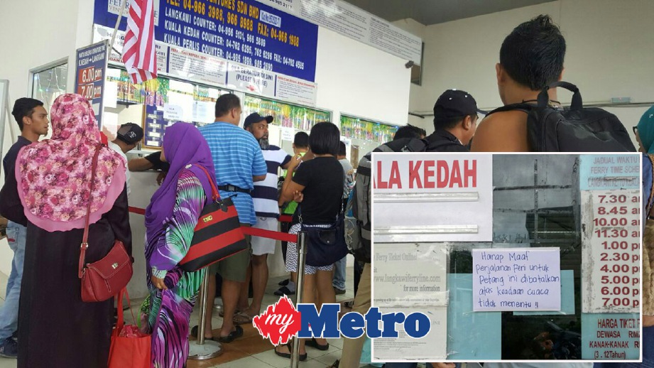 ANTARA penumpang yang membeli tiket feri mendapatkan semula wang di kaunter dan notis pembatalan perjalanan feri (gambar kecil). FOTO Hamzah Osman