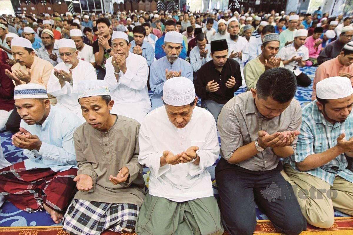 UMAT Islam meyakini hanya Allah yang berkuasa dalam menyampaikan hajat yang dimohon melalui doa.