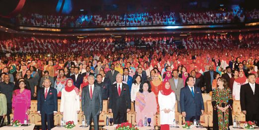 Najib bersama isteri Datin Seri Rosmah Mansor pada  perasmian Persidangan ASEAN Untuk Wanita Dalam Politik    di PWTC, Kuala Lumpur. 