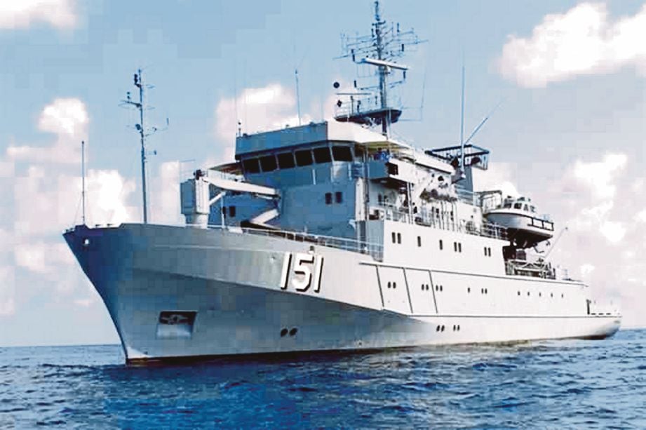 KAPAL KD Perantau belayar di perairan Bintulu ketika kejadian.